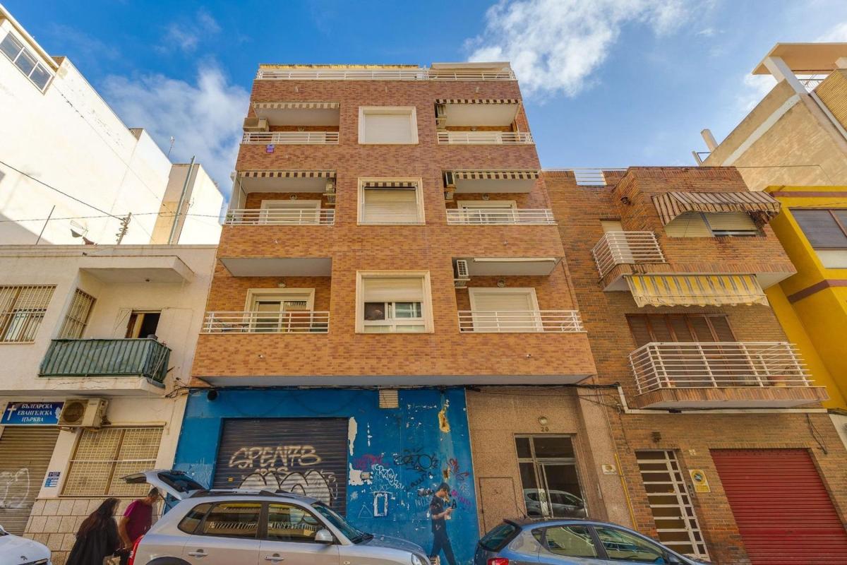 Venta de piso en Piso en Calle Zoa, Las Piscinas Naturales, Torrevieja, Torrevieja
 photo 2
