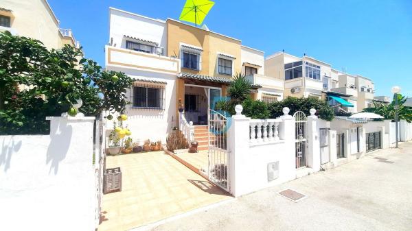 Chalet wolnostojący na sprzedaż w Casa o chalet en Zona Lago - Los Almendros, Orihuela, Orihuela photo 1