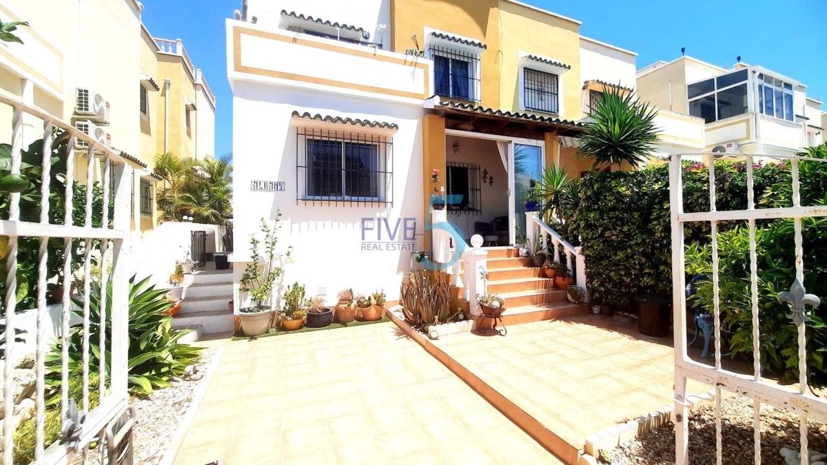 Sprzedaż niezależnego domku jednorodzinnego w  Casa o chalet en Zona Lago - Los Almendros, Orihuela, Orihuela photo 5