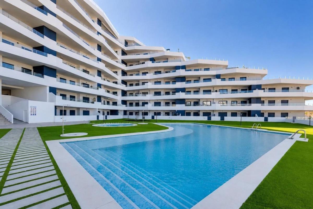 Sale of apartment in Piso en Calle Beethoven, Centro, San Miguel de Salinas, San Miguel de Salinas
photo 2