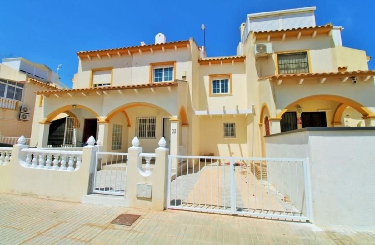 Sprzedaż szeregowego domku w Chalet adosado en La Zenia, Orihuela , Orihuela photo 1