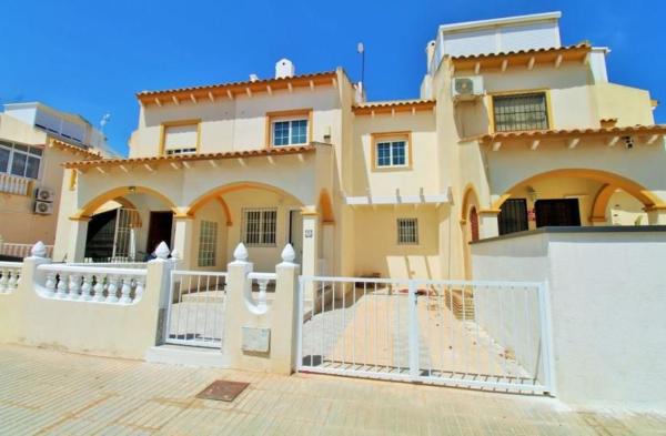 Chalet adosado en La Zenia, Orihuela photo 1