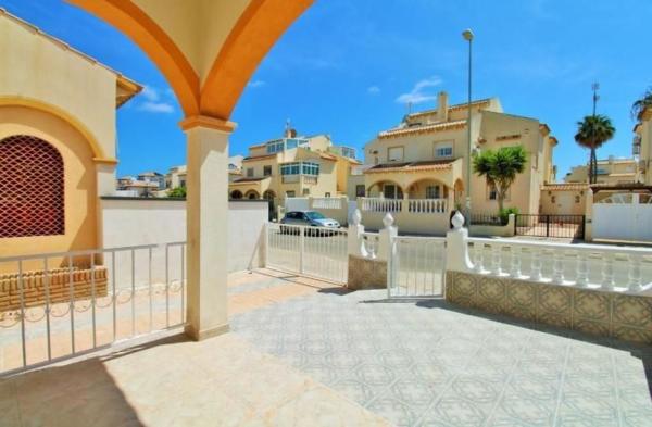 Chalet adosado en La Zenia, Orihuela thumbnail 1