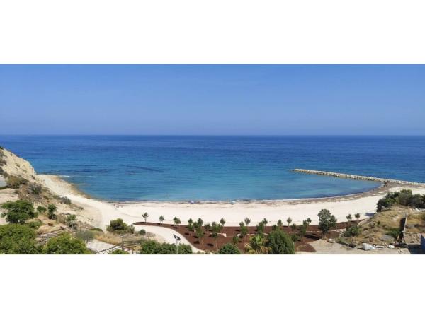 Частный шале на продаже в Casa o chalet en Calle Altea, Pueblo Acantilado - Lanuza, El Campello, Эль Кампельо thumbnail 2