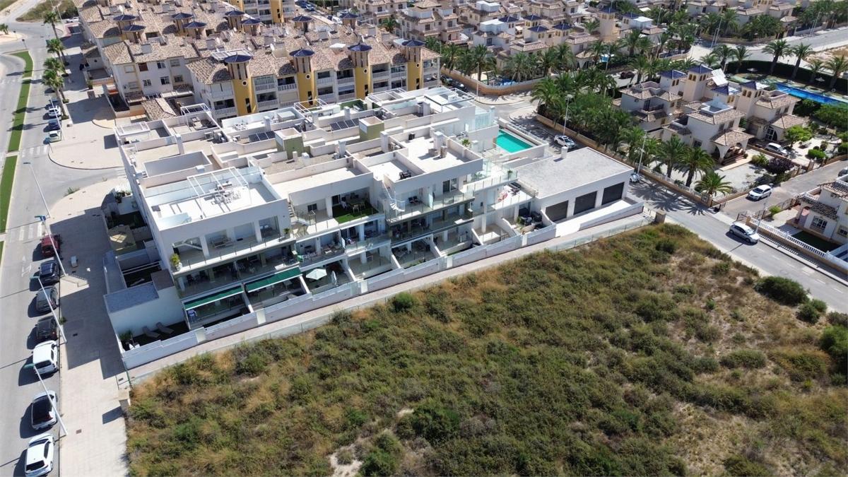 Sale of apartment in Piso en Avenida Alemania, La Marina, Elche / Elx, Elche / Elx
photo 1