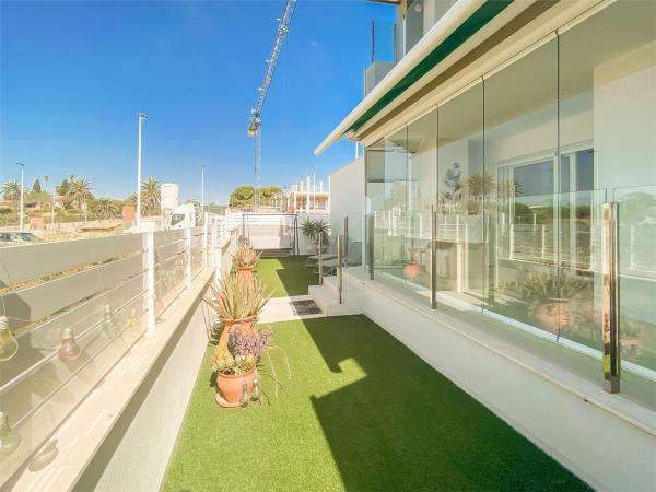 Sale of flat in Piso en Avenida Alemania, La Marina, Elche / Elx, Elche / Elx
thumbnail 2