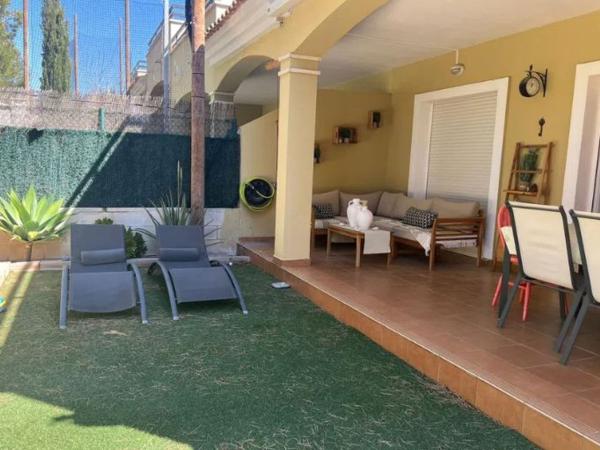Chalet adosado en Calle del Marge, Bonalba-Cotoveta, Mutxamel photo 1