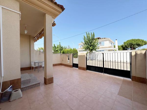 Chalet adosado en Treinta De Julio, Torre de la Horadada, Pilar de la Horadada thumbnail 2