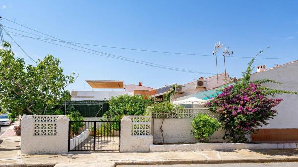 Casa o chalet independiente en Calle Urano, 300, La Siesta - El Salado - Torreta, Torrevieja photo 2