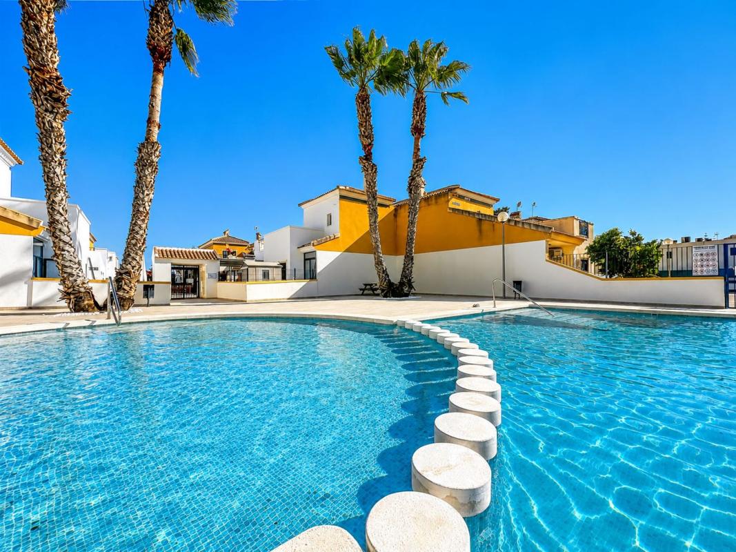 Продажа таунхауса в Chalet adosado en Ciudad Real, Almoradí , Алморади photo 1