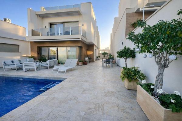 Chalet wolnostojący na sprzedaż w Casa o chalet en Calle Miño, 4, Villamartín, Orihuela, Orihuela photo 1