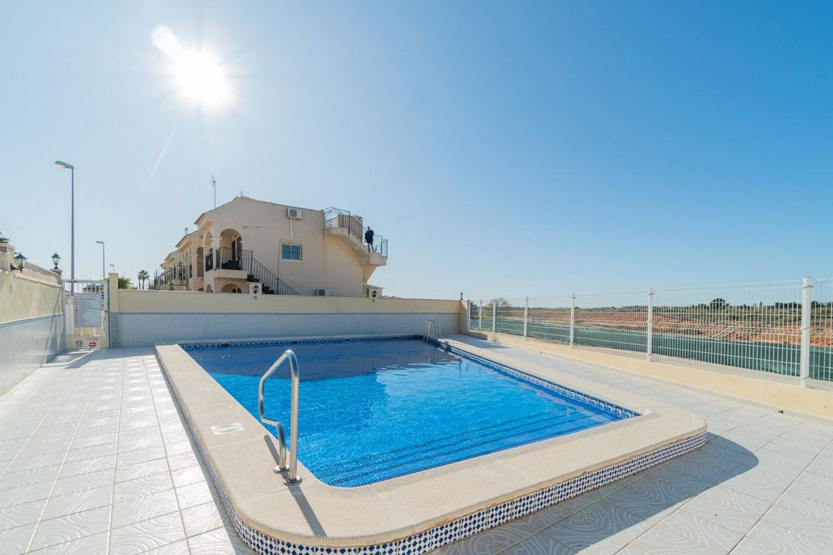 Продажа квартиры на Piso en Calle Cuerda, Playa Flamenca, Orihuela, Ориуэла
photo 1