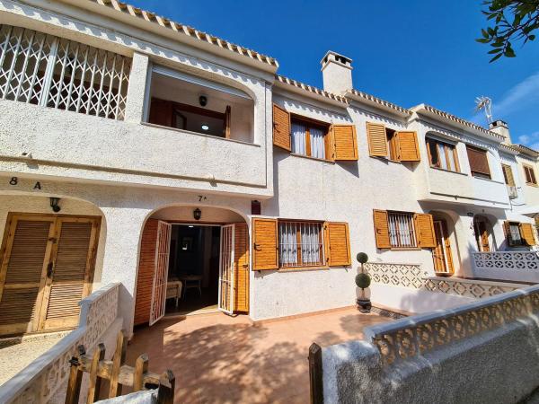 Chalet adosado en Calle Jazmines, Playa Flamenca, Orihuela photo 1