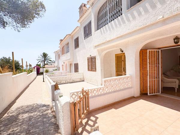 Chalet adosado en Calle Jazmines, Playa Flamenca, Orihuela thumbnail 1