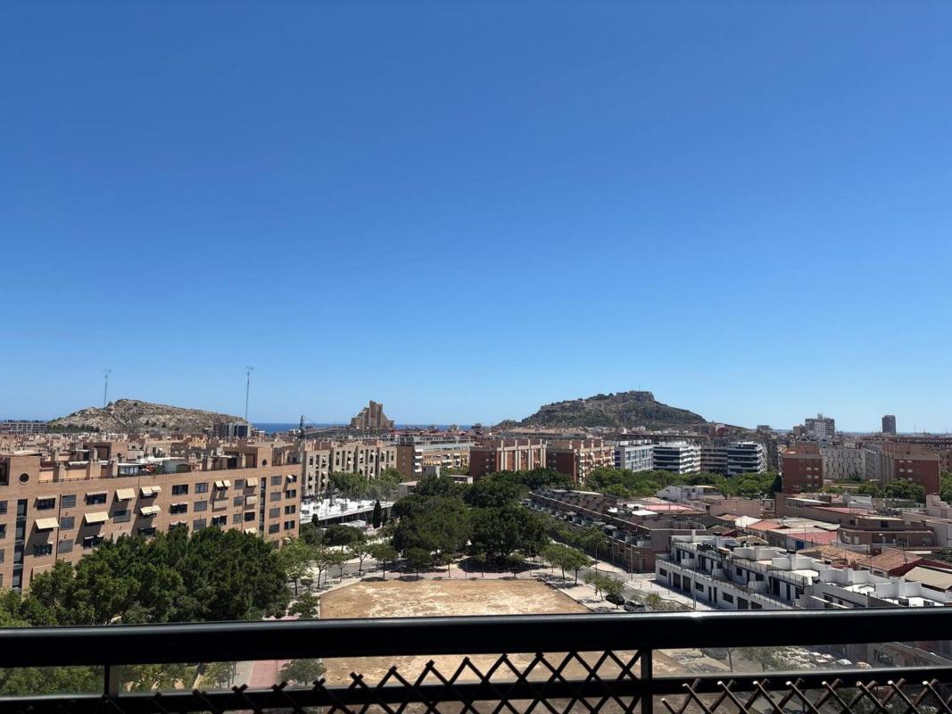 Sprzedaż mieszkania w Piso en Avenida Juan Sanchis Candela, 24, Garbinet - Parque de las Avenidas, Alicante / Alacant, Alicante / Alacant
photo 1