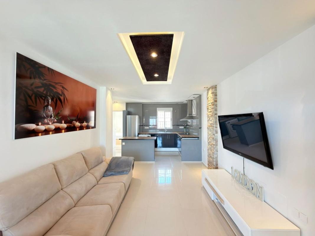 Продажа квартиры на Piso en Calle Laguna de Fuentilleja, Zona Lago - Los Almendros, Orihuela, Ориуэла
photo 1