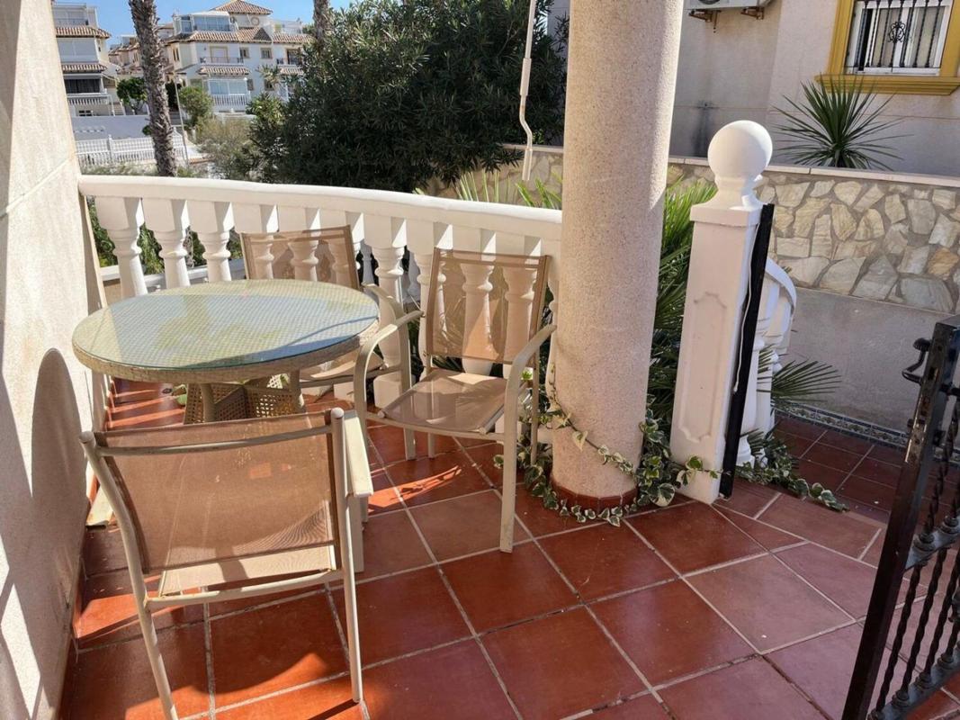 Sprzedaż niezależnego domku jednorodzinnego w Casa o chalet en Playa Flamenca, Orihuela, Orihuela photo 1