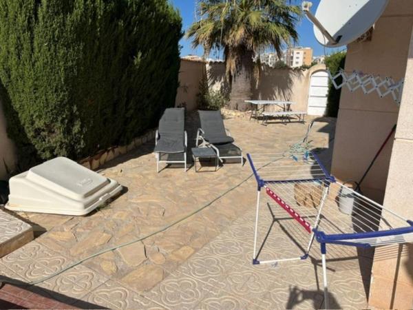 Chalet wolnostojący na sprzedaż w Casa o chalet en Playa Flamenca, Orihuela, Orihuela thumbnail 1