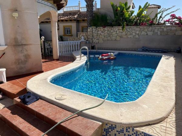 Chalet wolnostojący na sprzedaż w Casa o chalet en Playa Flamenca, Orihuela, Orihuela thumbnail 2
