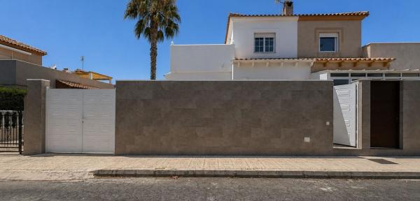 Chalet adosado en Los Balcones - Los Altos del Edén, Torrevieja photo 1