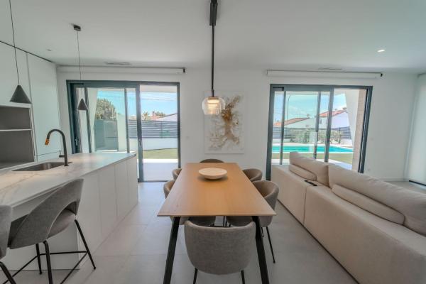 Частный шале на продаже в Casa o chalet en Doña Pepa, Rojales, Рохалес photo 1