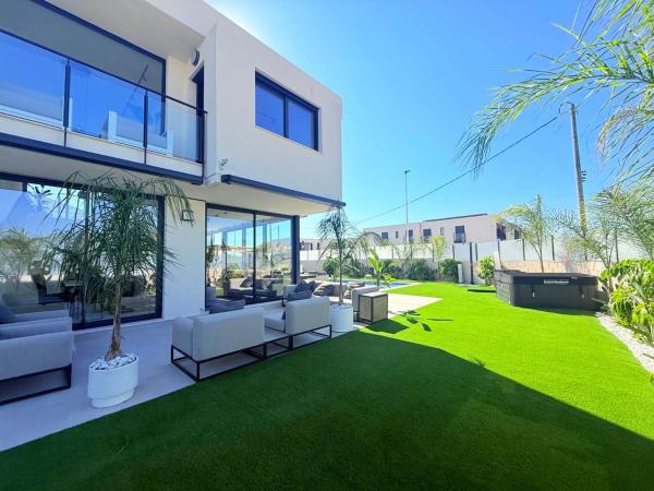 Частный шале на продаже в  Casa o chalet en Monte y Mar, Gran Alacant, Гран-Алакант photo 4
