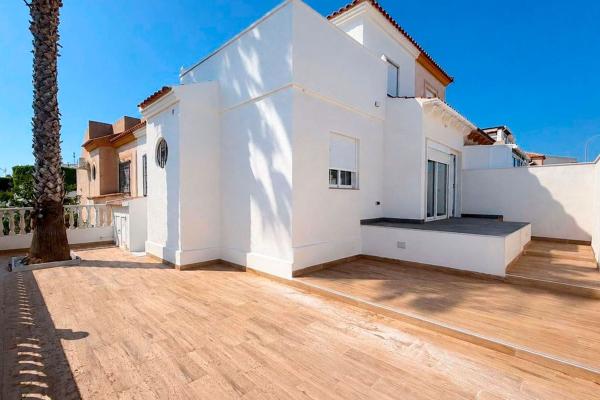 Chalet pareado en Calle Peña De Francia, 51, Los Balcones - Los Altos del Edén, Torrevieja photo 1