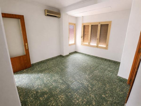 Sale of flat in Piso en Calle Elda, Carolinas Bajas, Alicante / Alacant, Alicante
 photo 4
