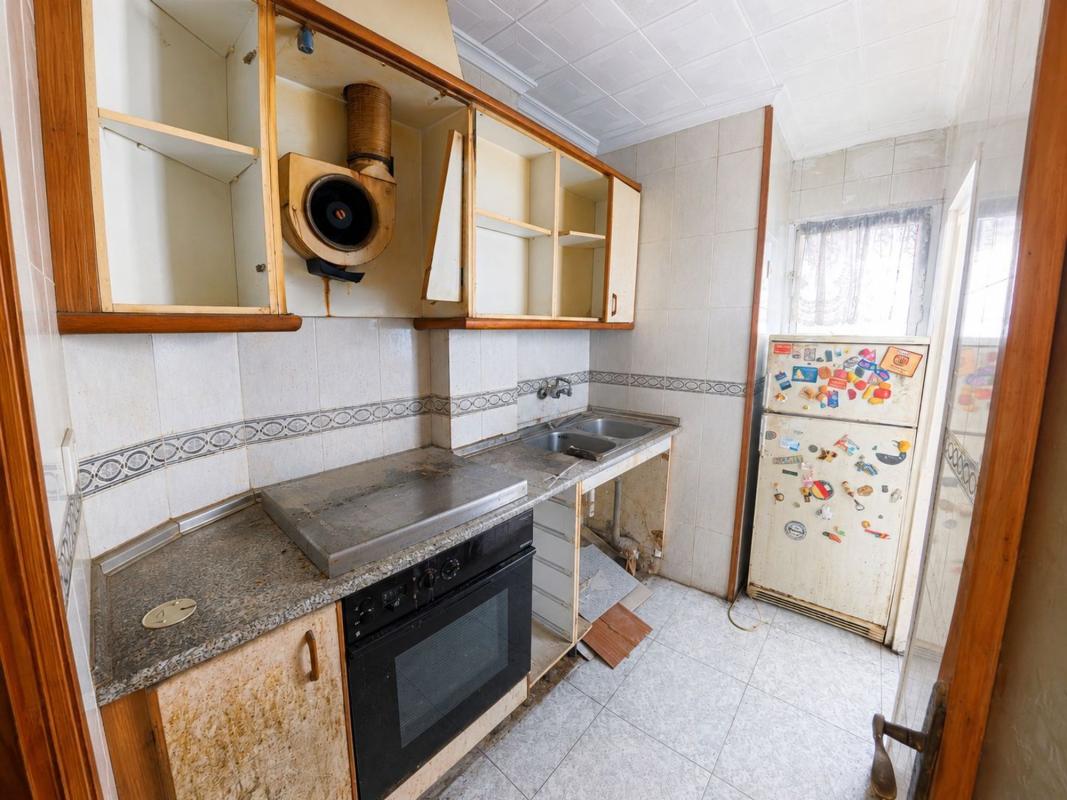 Sale of apartment in Piso en Calle Elda, Carolinas Bajas, Alicante / Alacant, Alicante
 photo 5