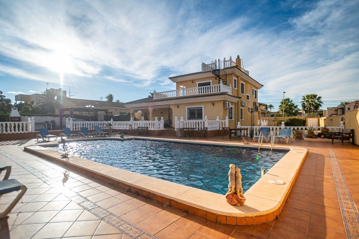Sale of independent chalet in Casa o chalet en Parque Acuático - Sector 25, Torrevieja, Torrevieja
photo 1