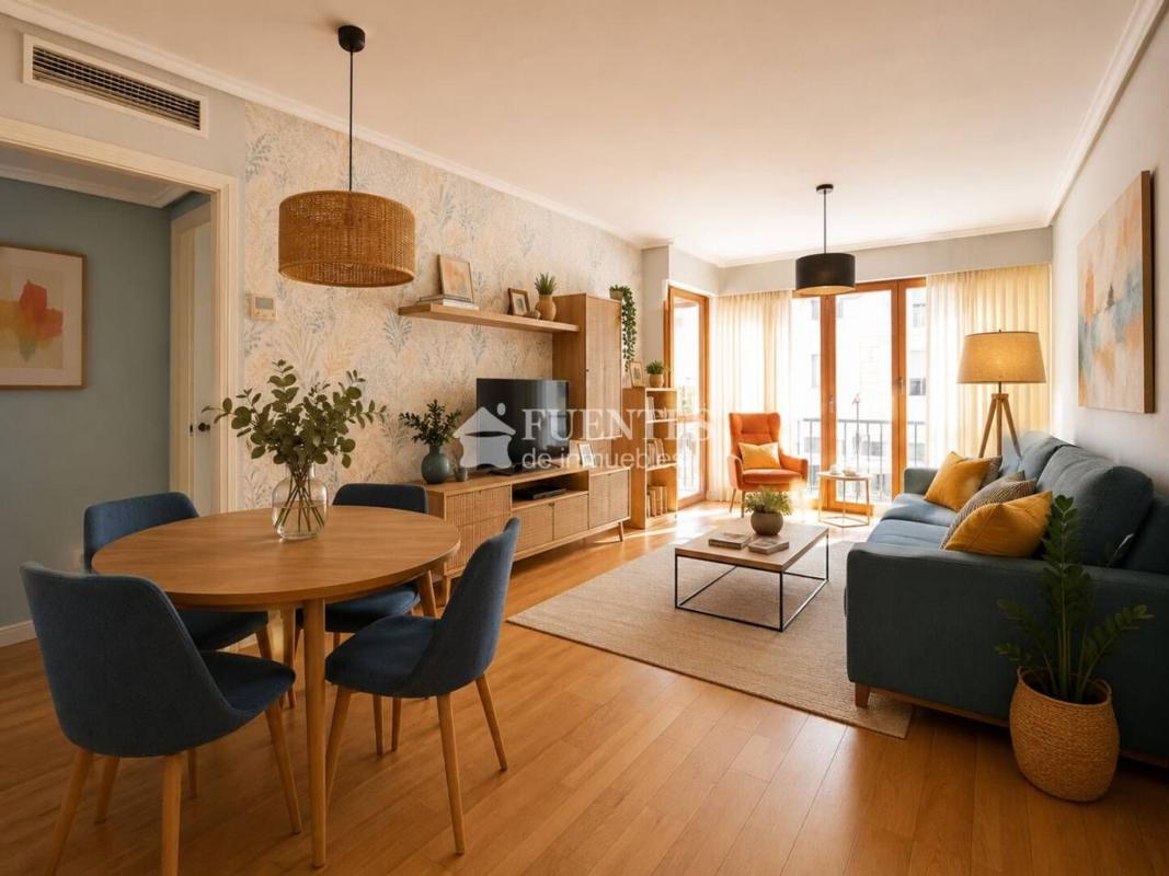Venta de piso en Piso en Casco Histórico-Santa Cruz, Alicante / Alacant, Alicante / Alacant
photo 1