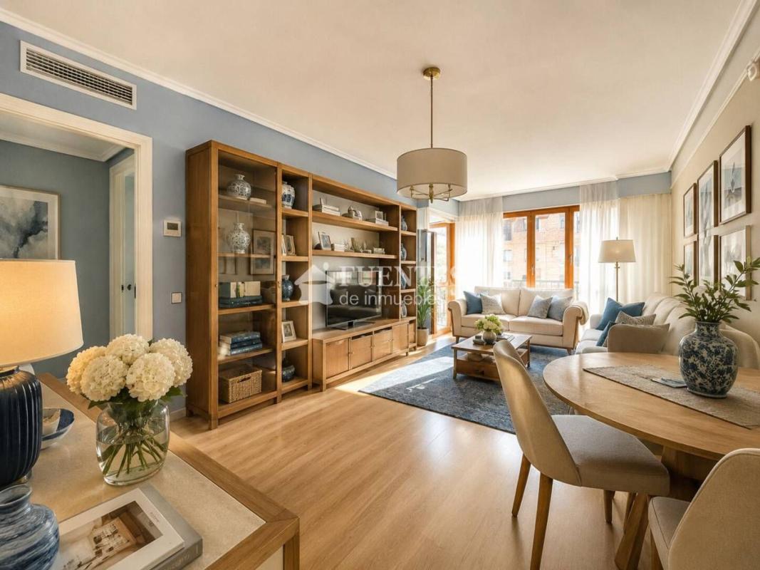Venta de piso en Piso en Casco Histórico-Santa Cruz, Alicante / Alacant, Alicante / Alacant
photo 2