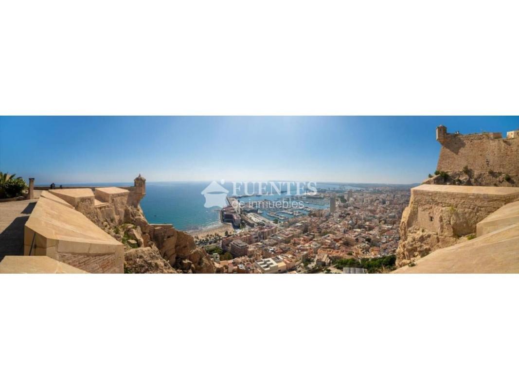 Venta de piso en Piso en Casco Histórico-Santa Cruz, Alicante / Alacant, Alicante / Alacant
photo 4