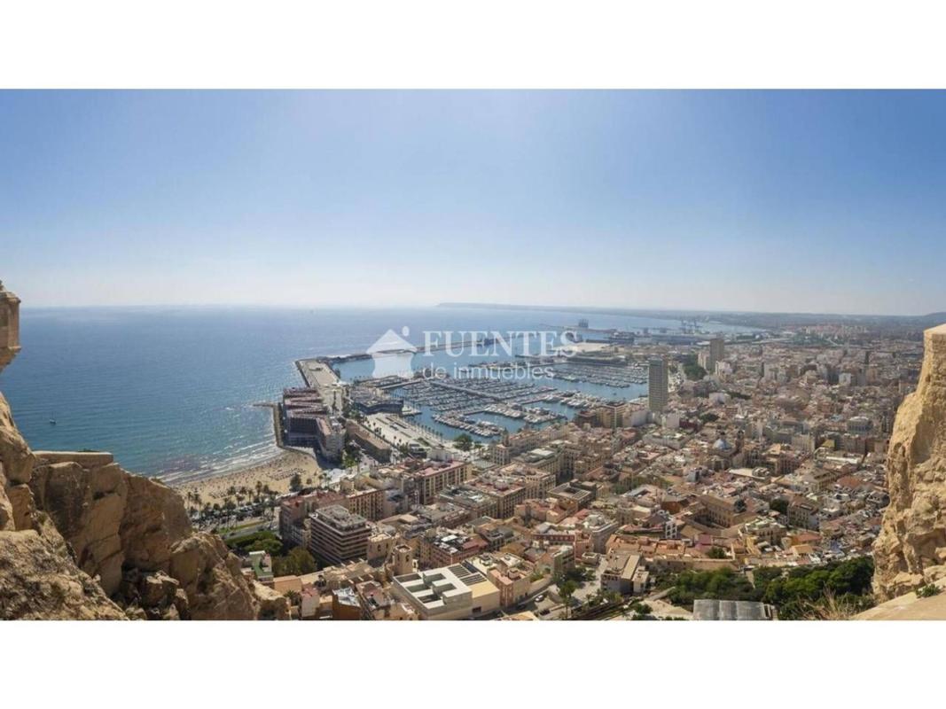 Venta de piso en Piso en Casco Histórico-Santa Cruz, Alicante / Alacant, Alicante / Alacant
photo 5