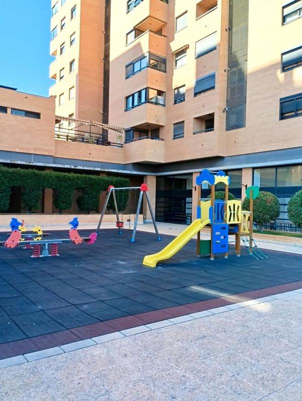 Venta de piso en Piso en Garbinet - Parque de las Avenidas, Alicante / Alacant, Alicante / Alacant
 photo 2