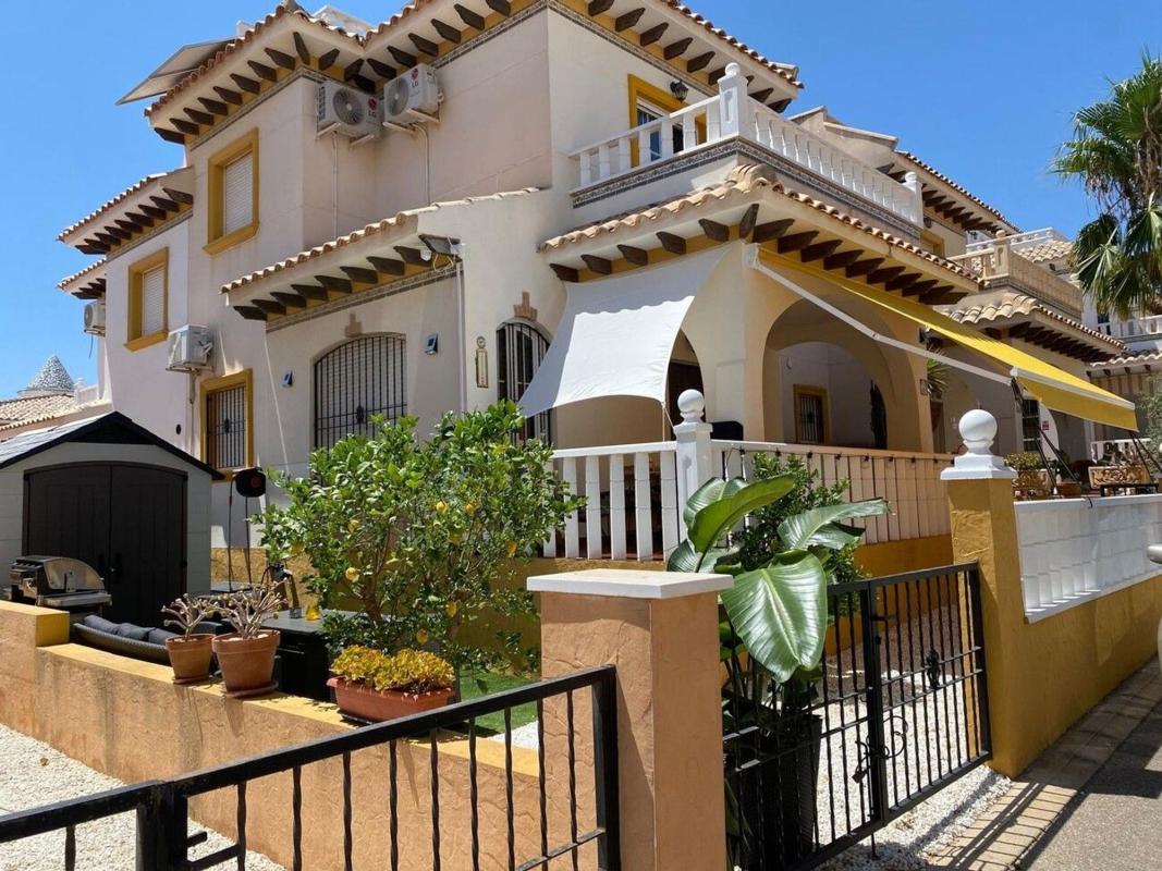 Sale of independent chalet in Casa o chalet en Calle Cabo de Gata, Lomas de Cabo Roig, Orihuela, Orihuela
photo 1