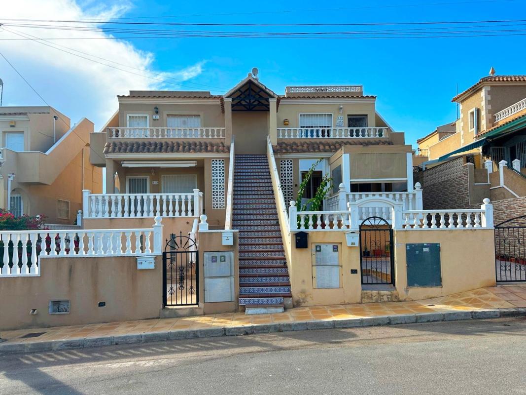 Sprzedaż niezależnego domku jednorodzinnego w Casa o chalet en Calle 19 de Abril, Centro, San Miguel de Salinas, San Miguel de Salinas photo 1