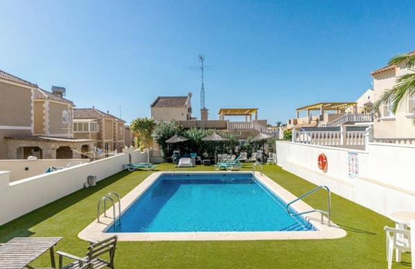 Chalet wolnostojący na sprzedaż w Casa o chalet en Calle 19 de Abril, Centro, San Miguel de Salinas, San Miguel de Salinas thumbnail 1