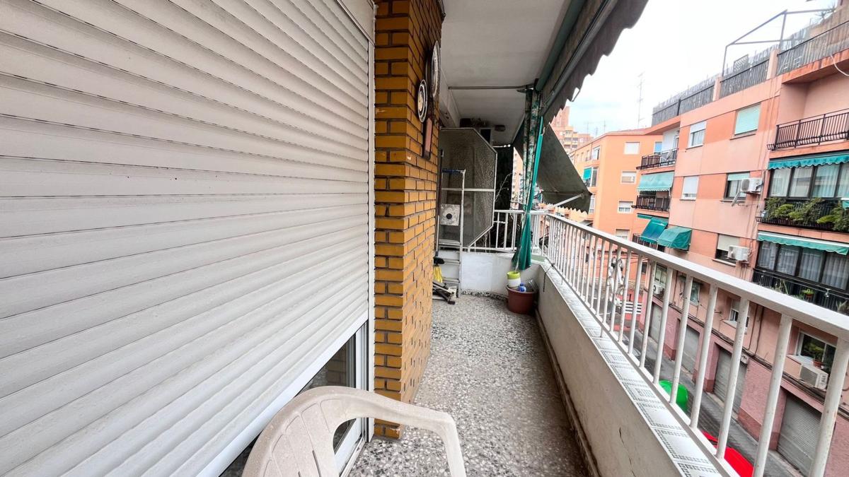 Venta de piso en Piso en Calle Pradilla, Carolinas Altas, Alicante / Alacant, Alicante / Alacant
 photo 2