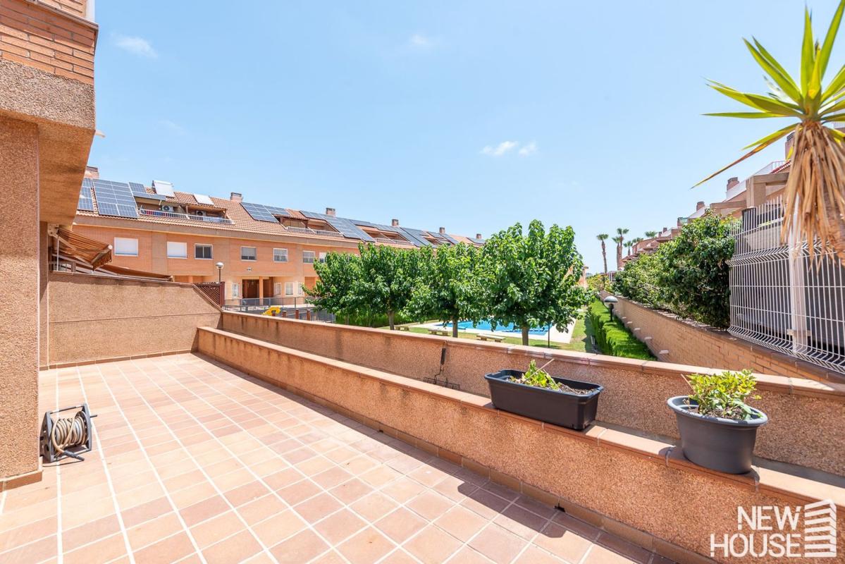 Sprzedaż szeregowego domku w Chalet adosado en Calle Clara Campoamor, Alicante Golf, Alicante / Alacant , Alicante / Alacant photo 3