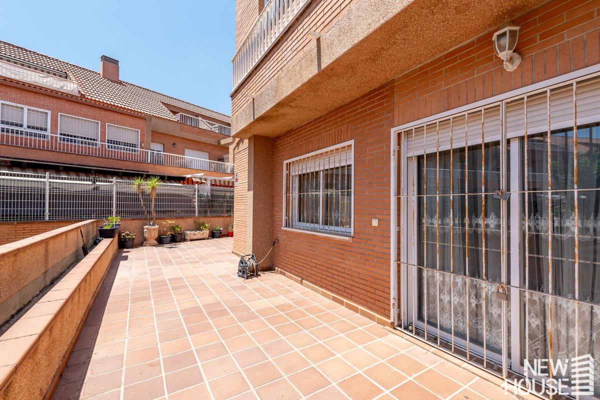 Sprzedaż szeregowego domku w Chalet adosado en Calle Clara Campoamor, Alicante Golf, Alicante / Alacant , Alicante / Alacant photo 5