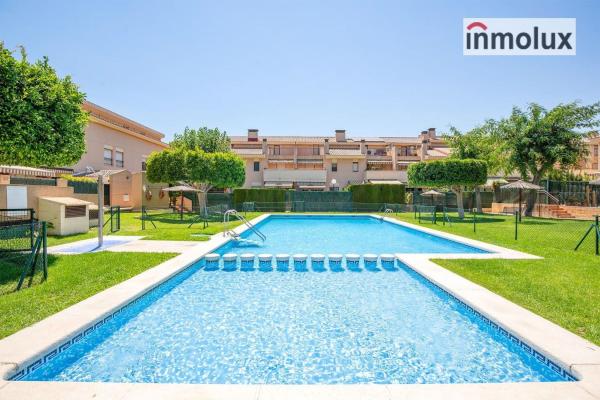 Chalet adosado en Calle Manuel Azaña, Alicante Golf, Alicante / Alacant thumbnail 1
