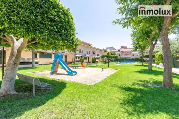 Chalet adosado en Calle Manuel Azaña, Alicante Golf, Alicante / Alacant thumbnail 2