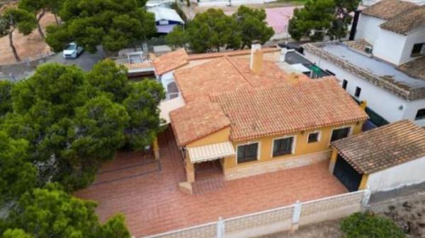 Chalet pareado en Calle Yate, Punta Prima, Orihuela photo 1