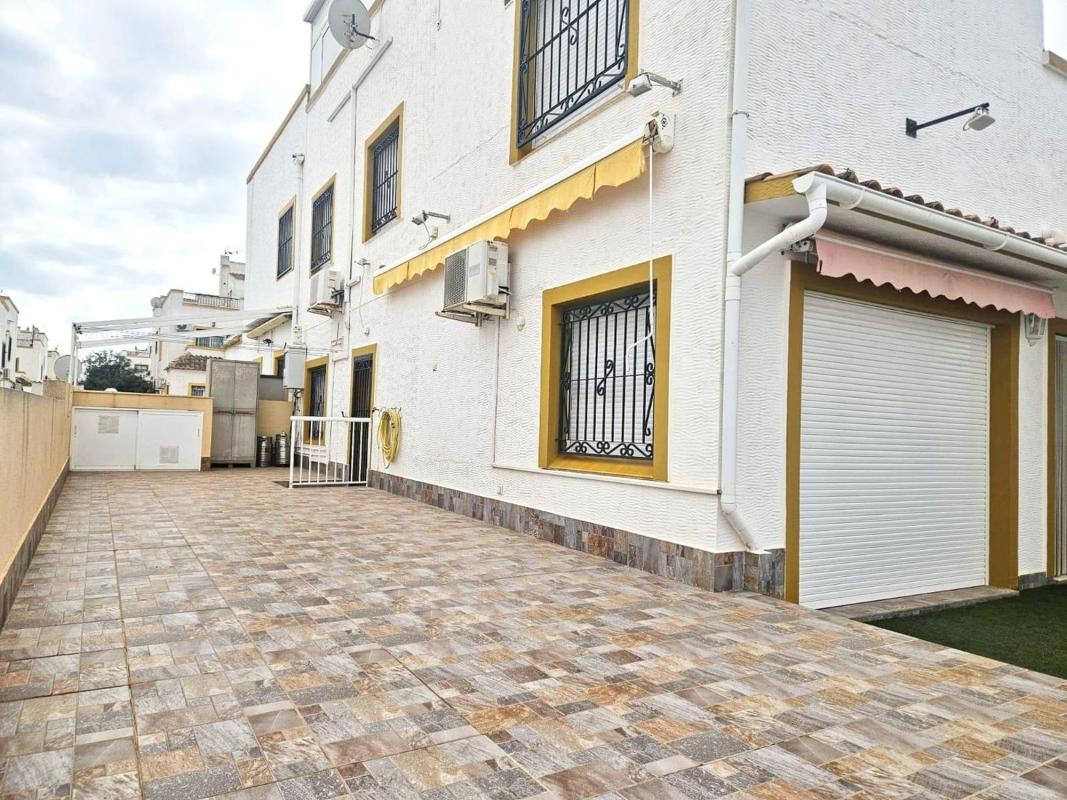 Properties for sale and rent in Spain photo 2