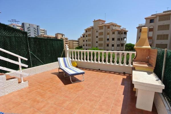 Chalet adosado en Urbanización Cabo Verde s/n, Miramar - Torre del Moro, Torrevieja thumbnail 2