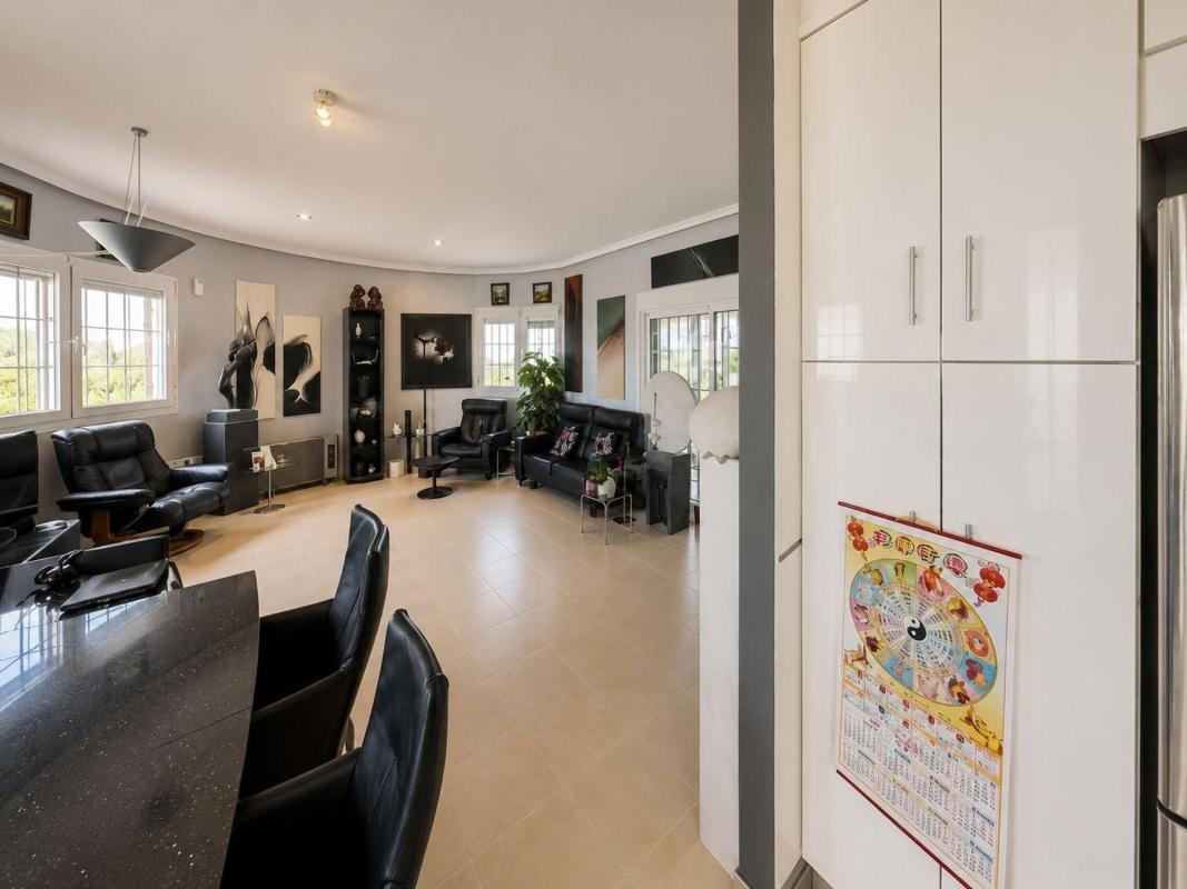 Properties for sale and rent in Spain photo 4