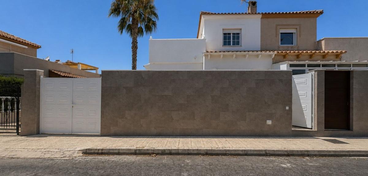 Продажа отдельного шале в Casa o chalet en Los Balcones - Los Altos del Edén, Torrevieja, Торревьеха photo 1
