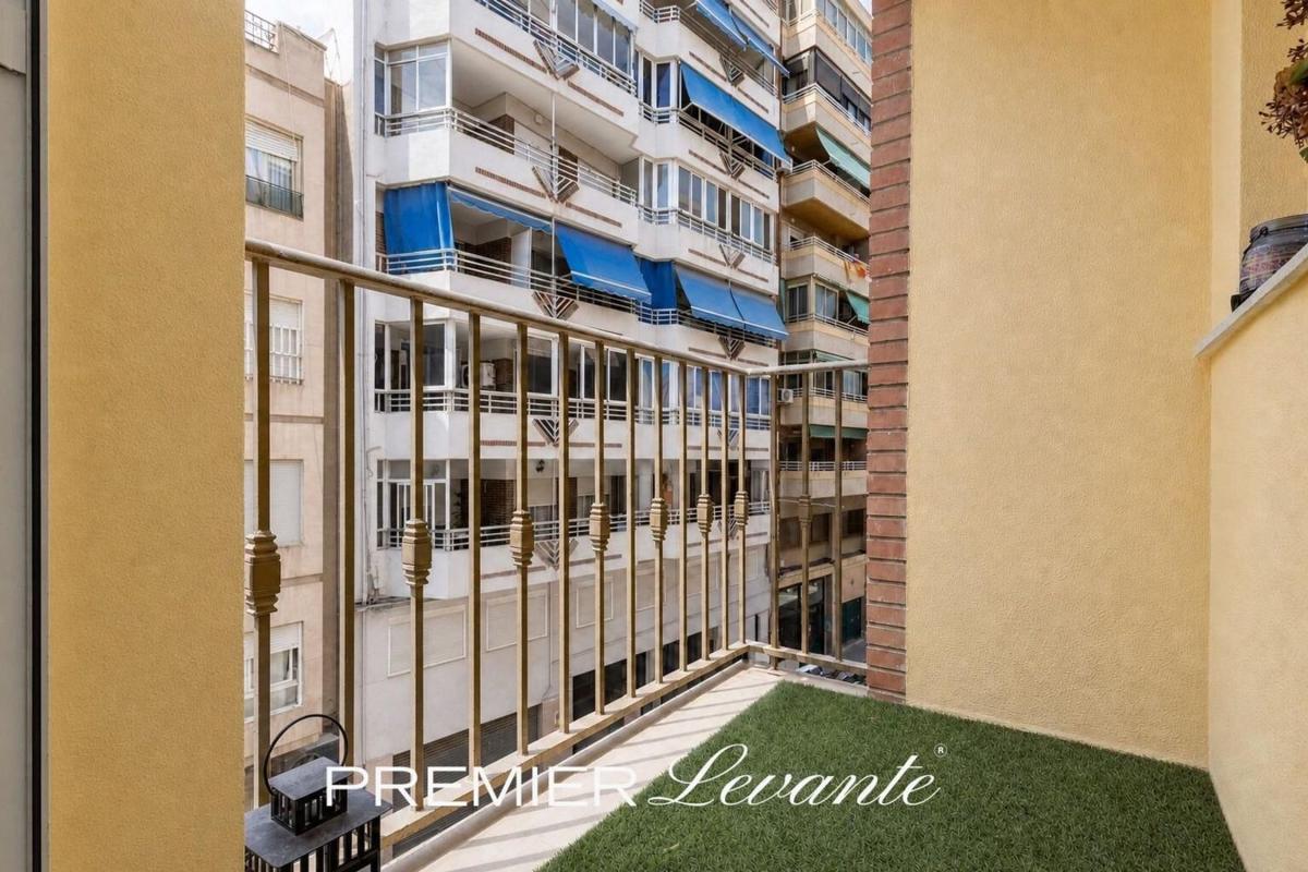 Venta de piso en Piso en Calle Ingeniero Sanchiz Pujalte, Campoamor, Alicante / Alacant, Alicante / Alacant
photo 2