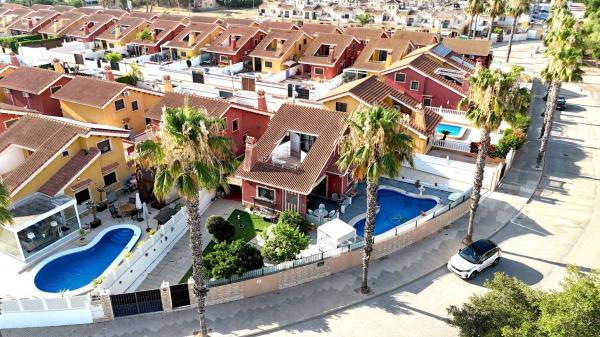 Casa o chalet independiente en Avenida l'Herba Bona, 1, Urbanizaciones, Guardamar del Segura thumbnail 1